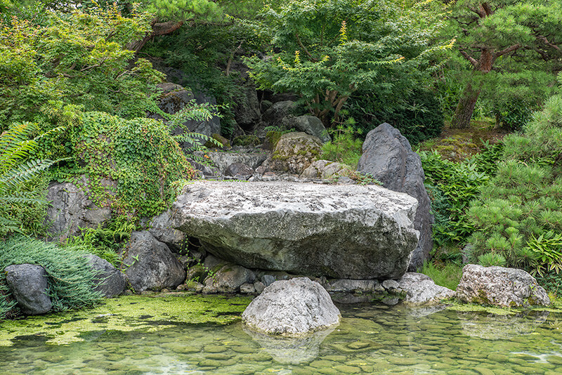 水受石