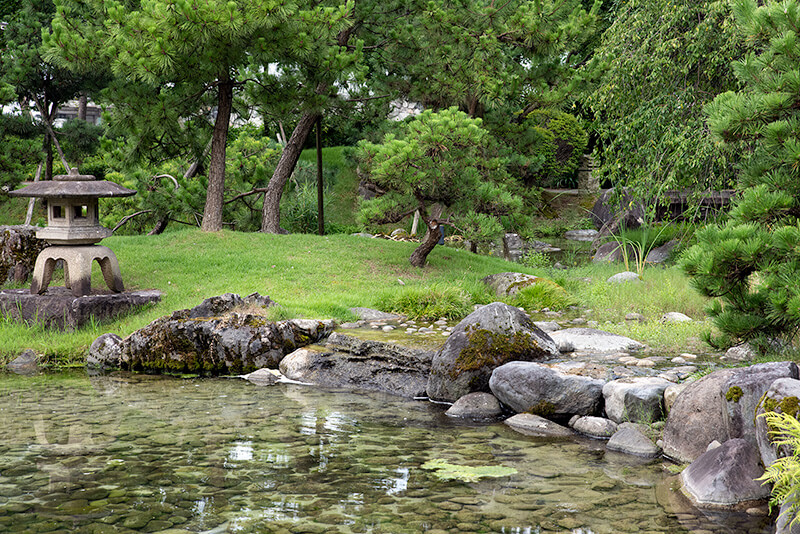 流れを辿っていくと池泉へと注ぎ込まれる