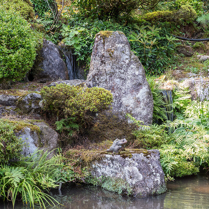 上下二段式の池泉回遊式庭園