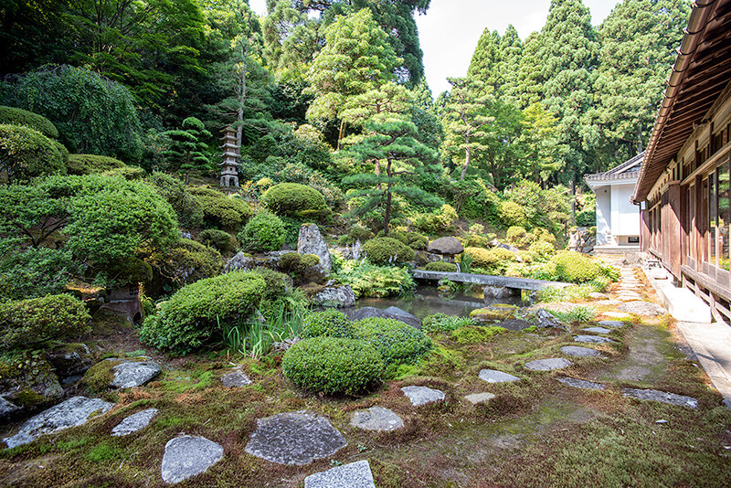 山畔を活かした地形