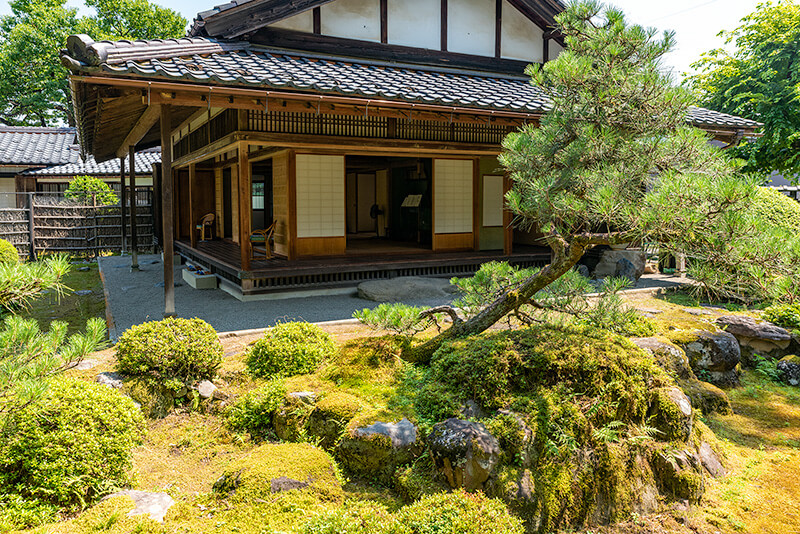 離れ