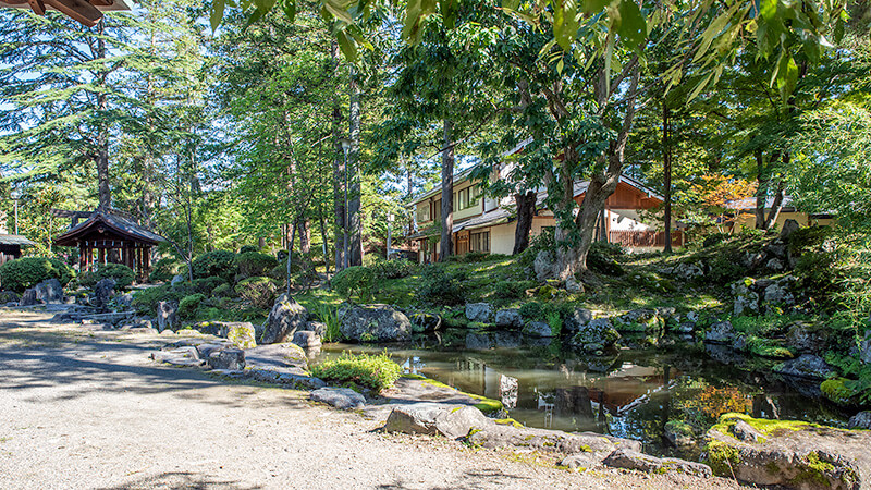 池泉庭園　全景