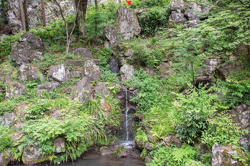 遠山石