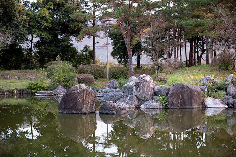 出島の護岸石組
