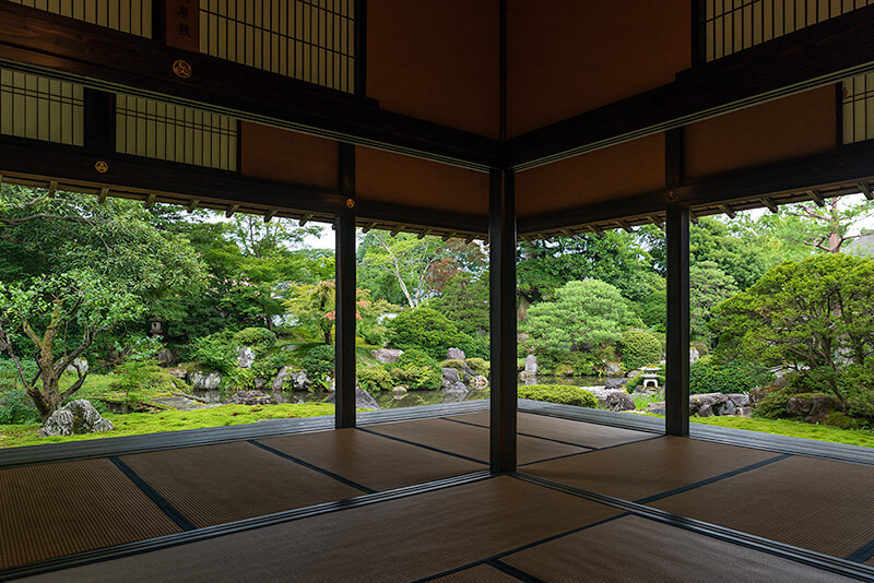 大座敷からの額縁庭園