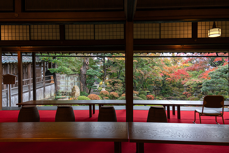 御殿からの額縁庭園