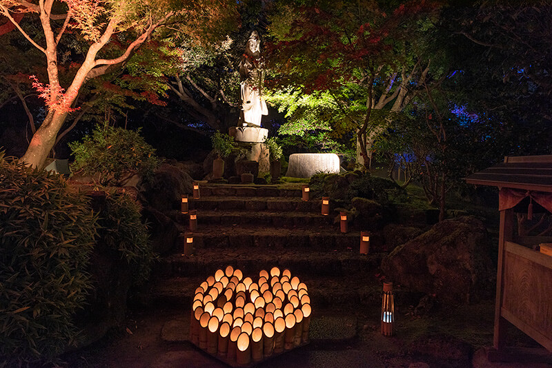 竹筒でハート型をあしらう