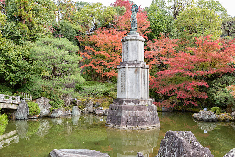 補陀落池の池泉庭園