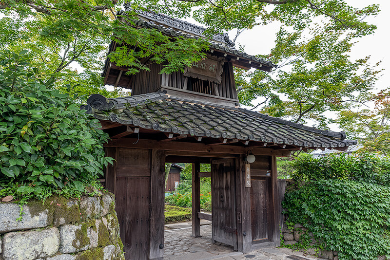 禅華院　山門