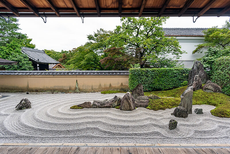 独坐庭