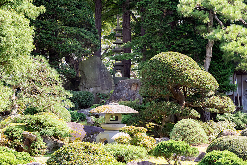 遠山石